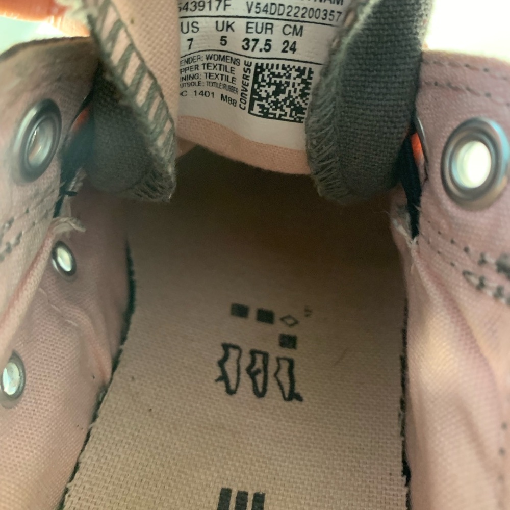 Women’s Converse - Picture 7 of 7